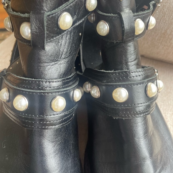 ZARA Basic Collection Flat Black Leather Ankle Boots/ Faux Mother of Pearls - Picture 9 of 11